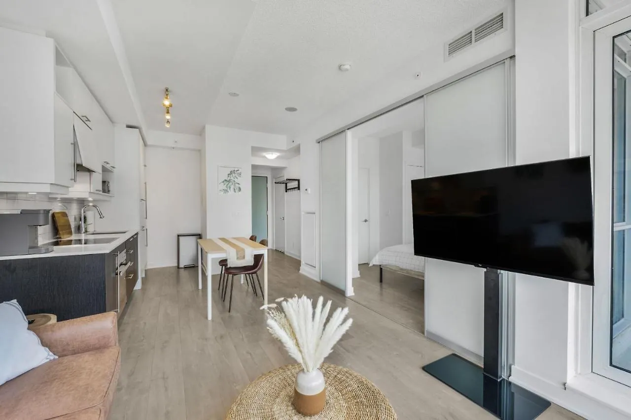 King Bed, Amazing View, Free Parking Διαμέρισμα Τορόντο 0*,  Καναδάς