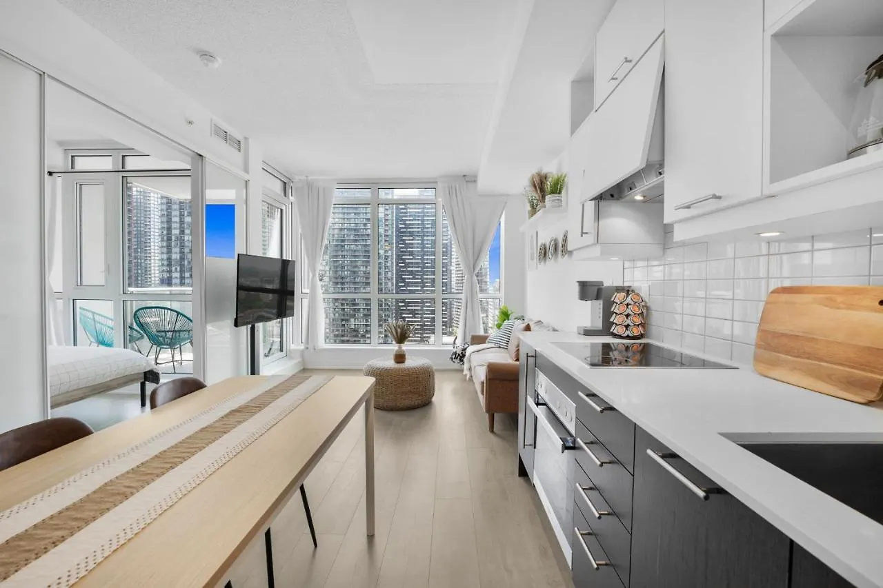 King Bed, Amazing View, Free Parking Apartment Toronto 0*,